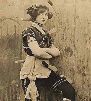 sideshow-knife-throwing-assistant-300x336